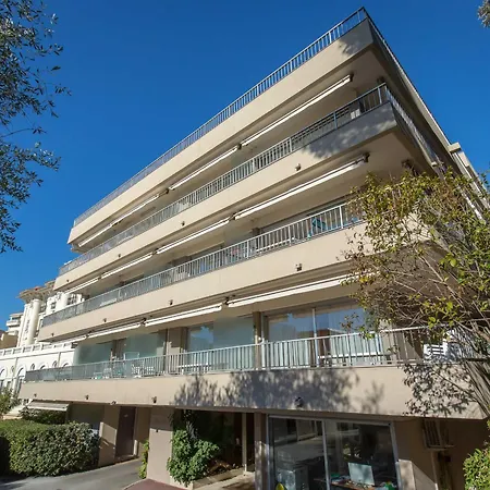 Climatise Proche Et Commerces Avec Balcon, Wi-fi Et Parking - Fr-1-466a-16 *