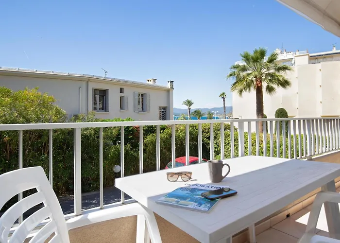 Climatise Proche Et Commerces Avec Balcon, Wi-fi Et Parking - Fr-1-466a-16